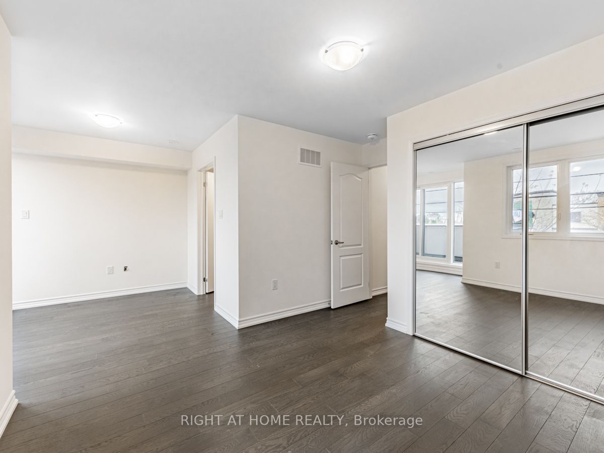 1972 Victoria Park Ave #21
