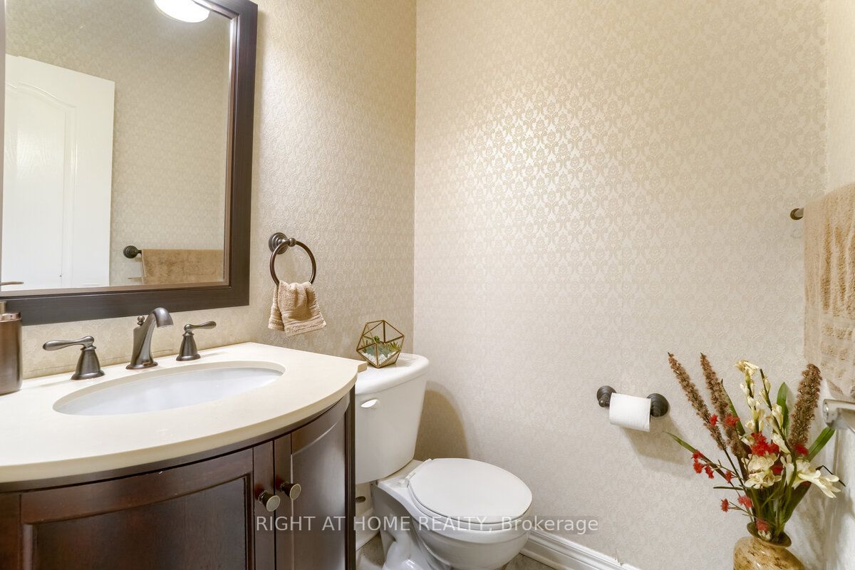 3020 Hawktail Cres L5M 6W3