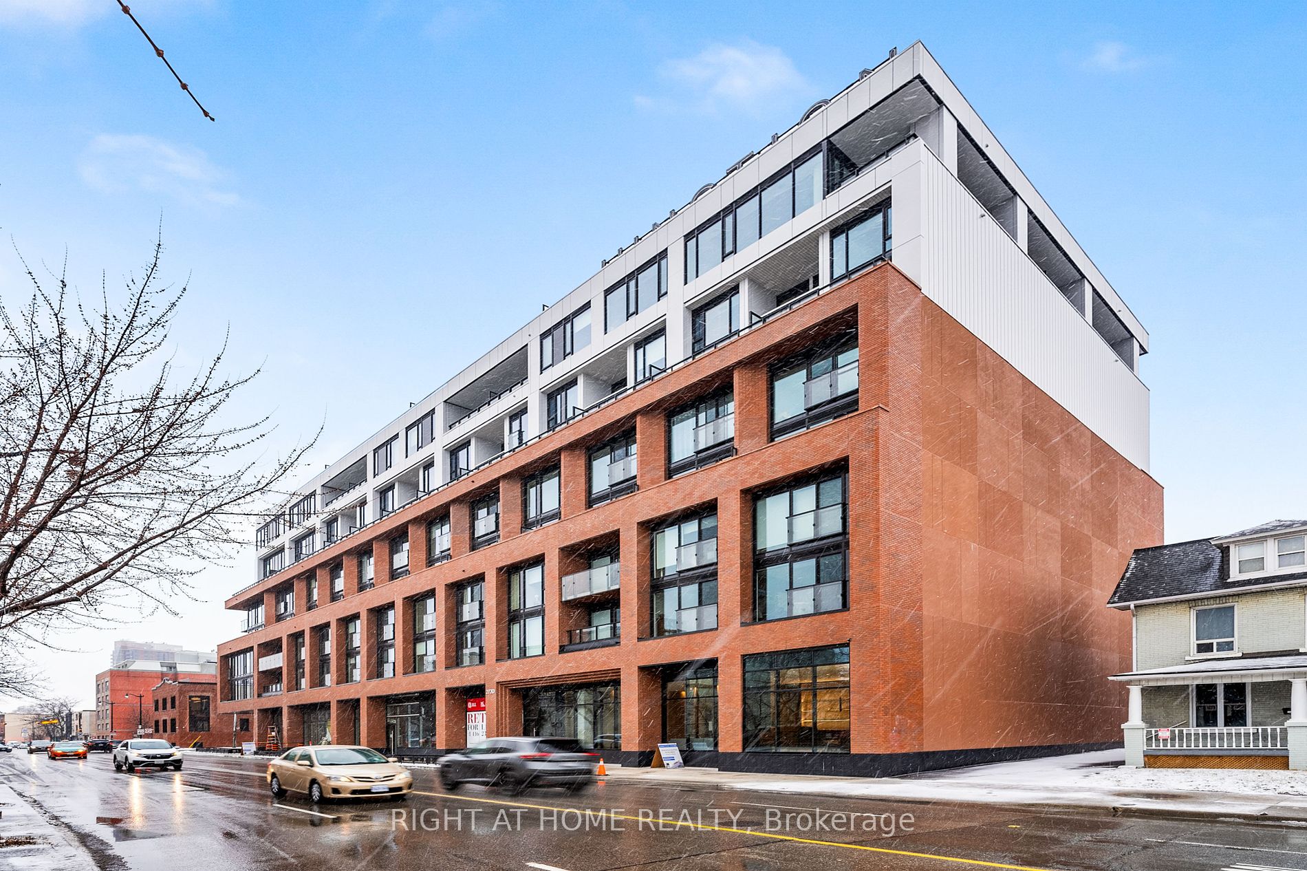 2720 Dundas St 520
