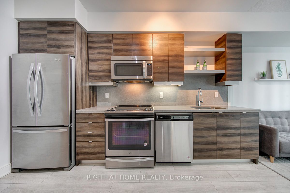 525 W Adelaide St 932