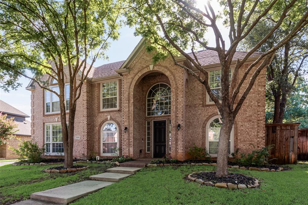 Tucked away in the coveted Westover neighborhood, this stunning 5-bedroom, 4-bathroom home brings space, style, and comfort together in perfect harmony. Sitting proudly on a quiet cul-de-sac, the curb appeal draws you in—and the interior seals the deal.
Step inside to find rich handscraped wood floors that flow seamlessly through the open floorplan, setting a warm and upscale tone. Natural light pours in from every angle, highlighting the multiple spacious living areas designed for both entertaining and everyday comfort. Whether you're hosting a lively dinner party or enjoying a quiet movie night, there’s room for it all.
The heart of the home features a generous living space anchored by a cozy gas fireplace, perfect for those cooler Texas evenings. The kitchen connects effortlessly to both the formal and casual dining areas, offering ample cabinetry, granite counter space, breakfast bar, and a layout that makes cooking feel like a joy—not a chore.
The primary suite is conveniently located on the ground floor, offering privacy and ease with an oversized bedroom, large walk-in closet, and a spa-like bath retreat. Upstairs, the secondary bedrooms are equally spacious, with flexible options for a home office, media room, or playroom—whatever fits your lifestyle.
Out back, the peaceful cul-de-sac location means added privacy and minimal traffic, making the backyard the perfect setting for morning coffee or evening barbecues.
This home checks all the boxes for families who crave both space and style, all within minutes of Grapevine's charming downtown, top-rated schools, and easy commuter routes. It’s not just a home—it’s a lifestyle upgrade for you and your family. Don't miss out!