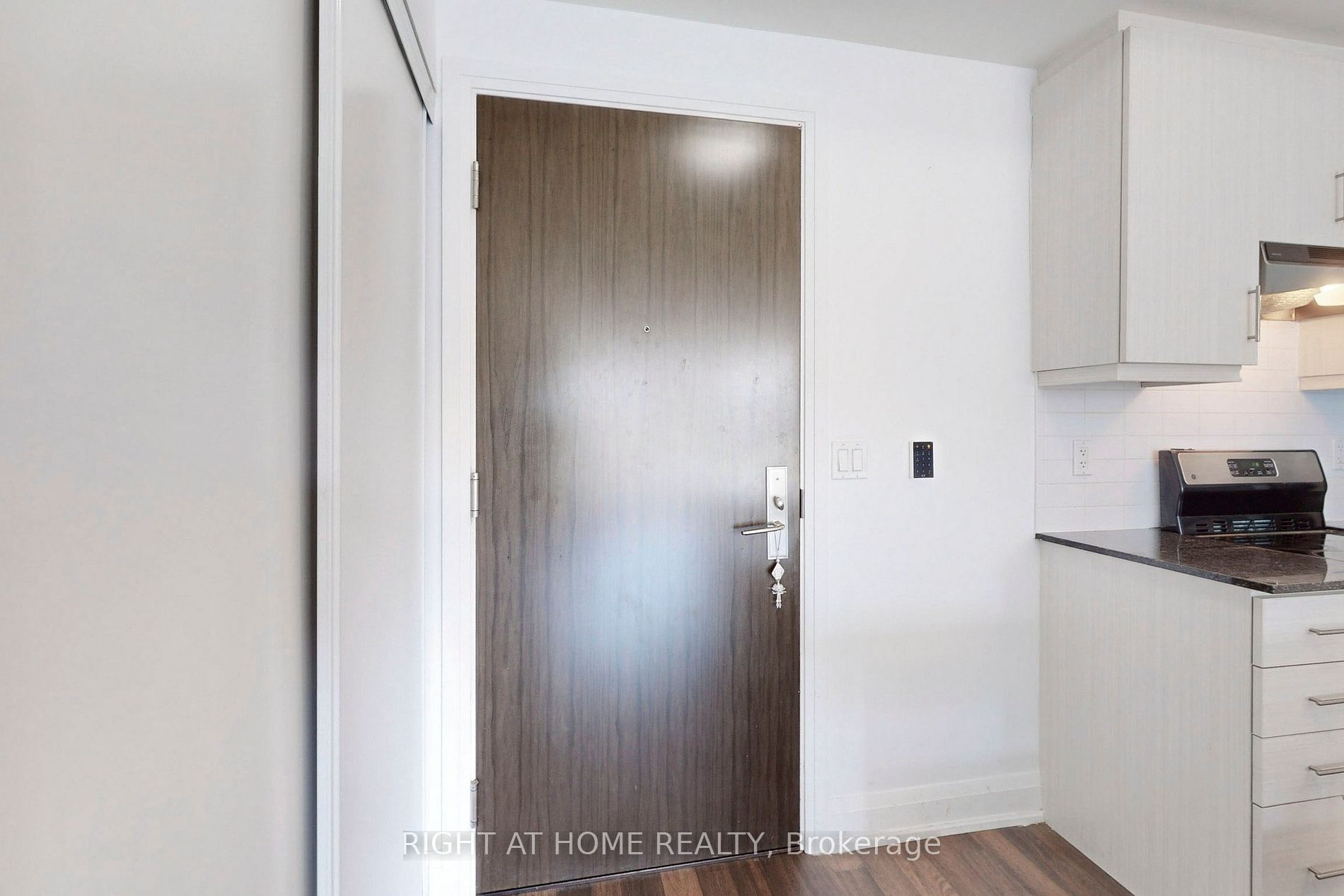 68 Canterbury Pl 902