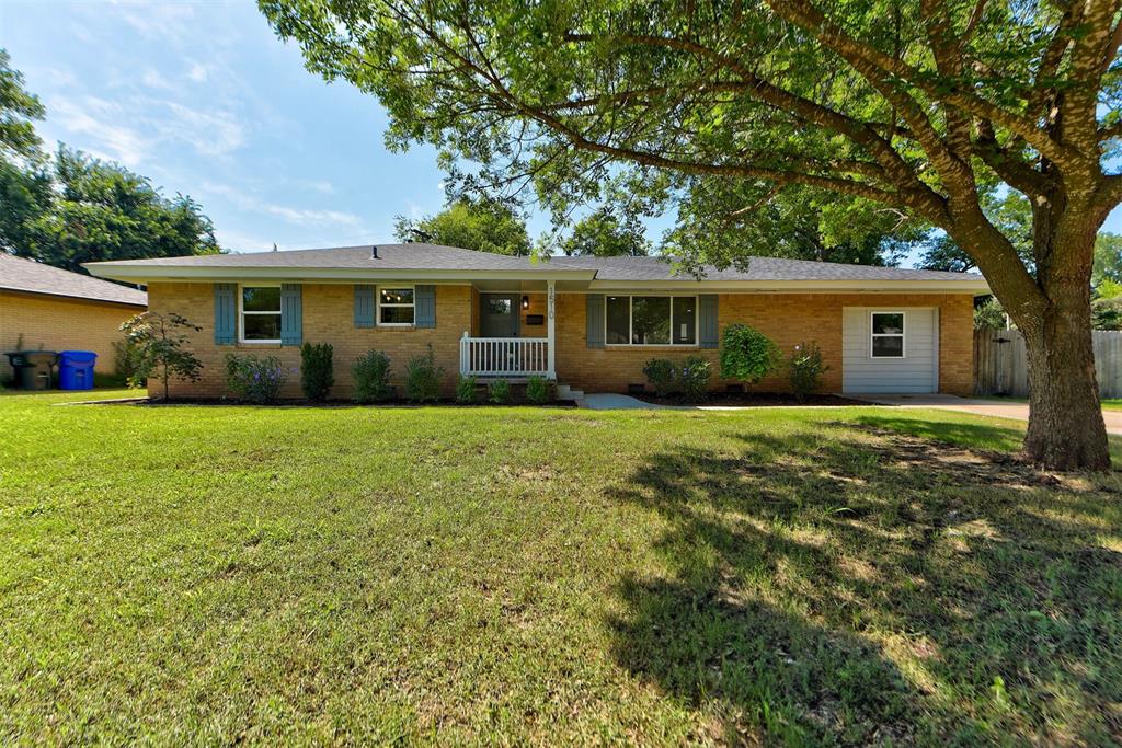 For Lease – Fully Renovated 4 Bed, 2 Bath Just Minutes from Campus
Now complete and move-in ready, this stunning 4-bedroom, 2-bathroom home has been fully renovated with high-end finishes and quality craftsmanship throughout. Enjoy wood flooring in every room, stylish lighting, fresh paint, and beautifully updated kitchen and bathrooms. The open, light-filled layout offers a warm and welcoming atmosphere perfect for relaxing or entertaining.
Located just minutes from campus, this home combines comfort, style, and unbeatable convenience. Available now — schedule your showing today and be the first to enjoy this beautifully finished space!