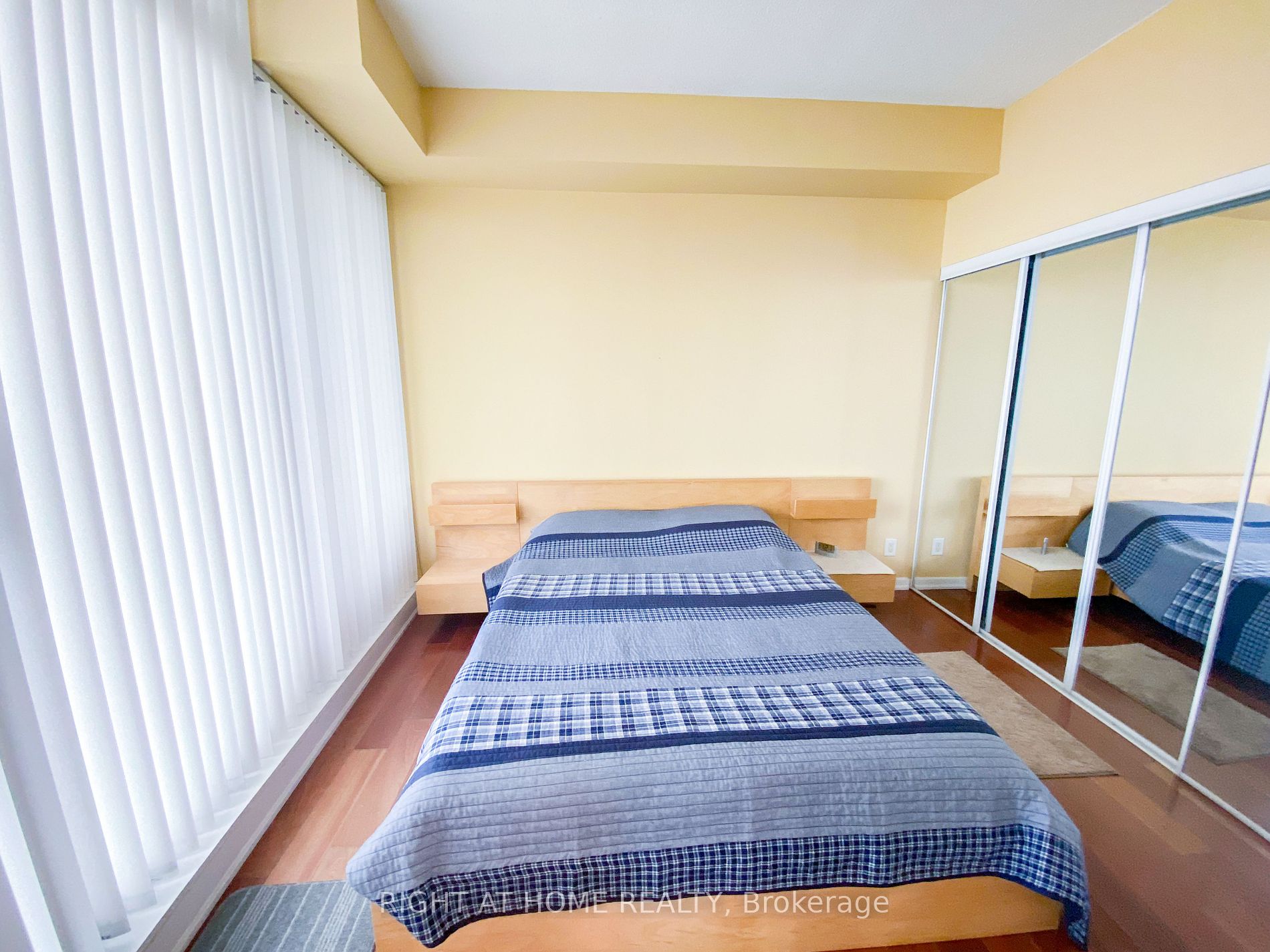 30 Canterbury Pl 1707