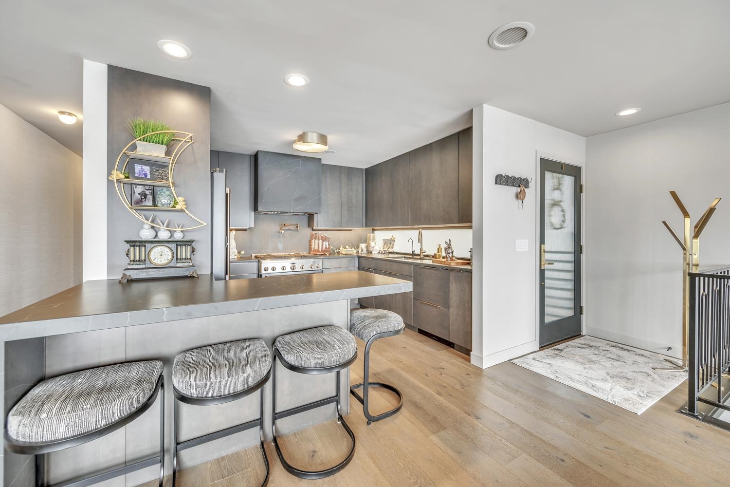 1001 Oak Place