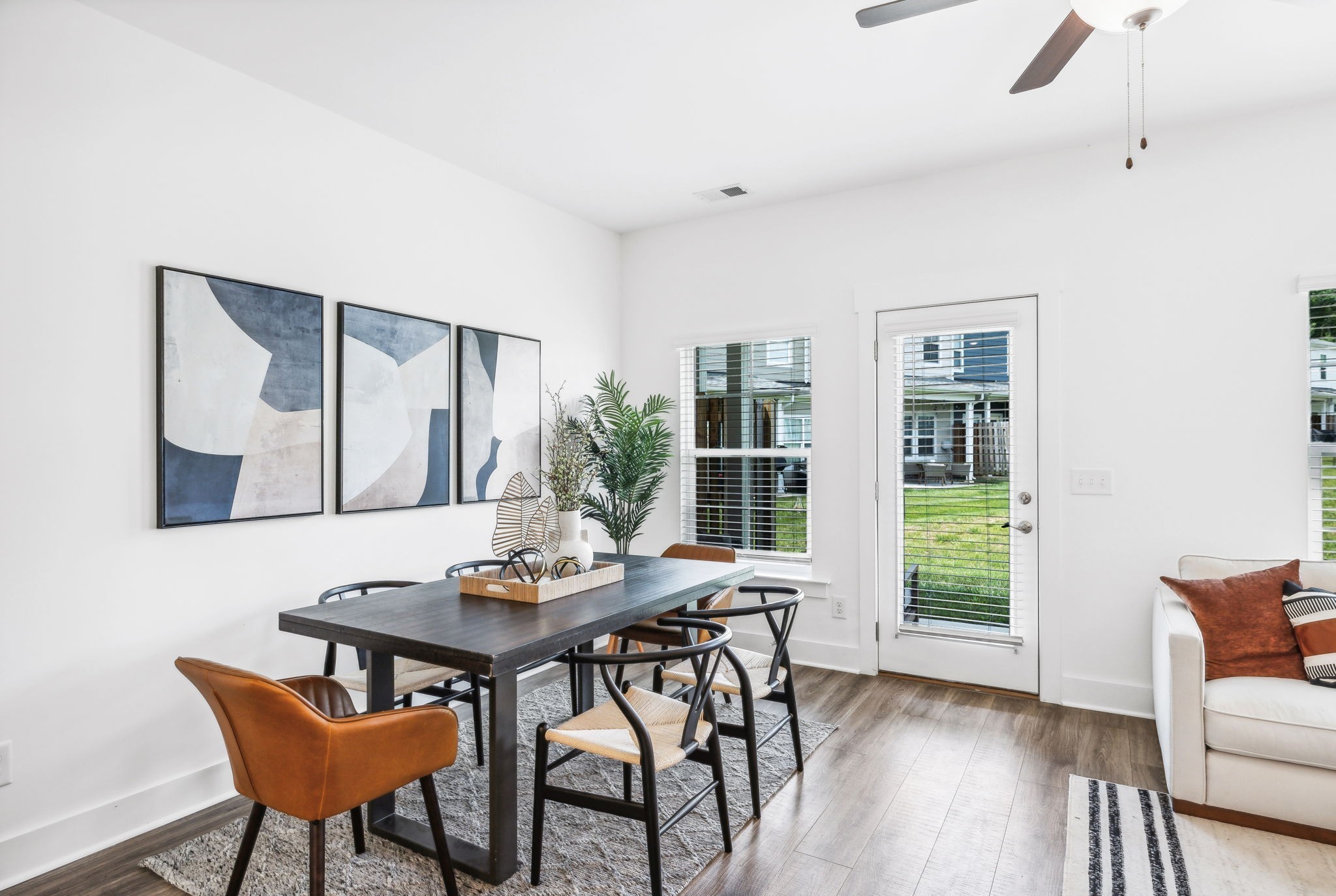 1086 Sweetleaf Dr