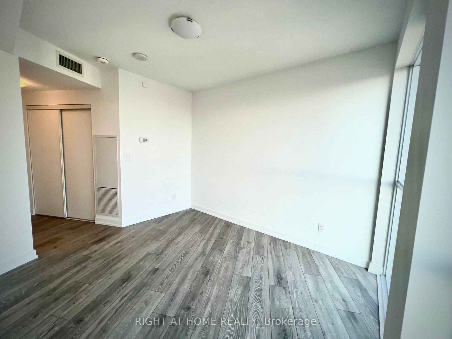 159 E Wellesley St 2404