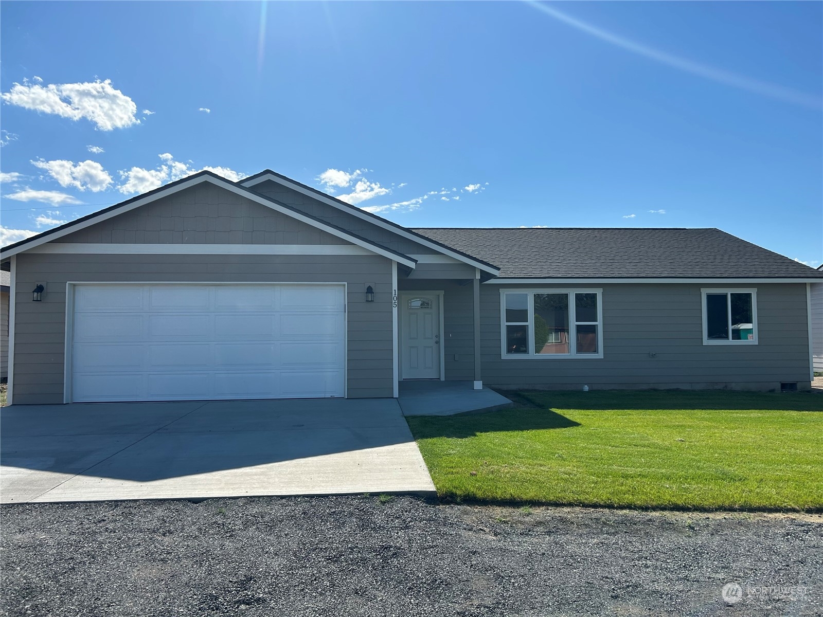103 W Chinook Ave