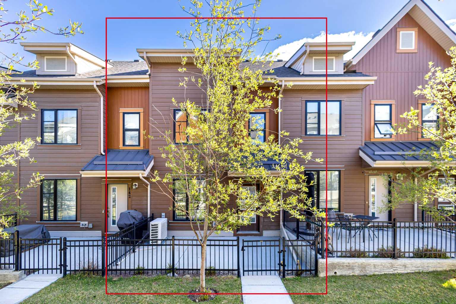 144 Livingston Common NE