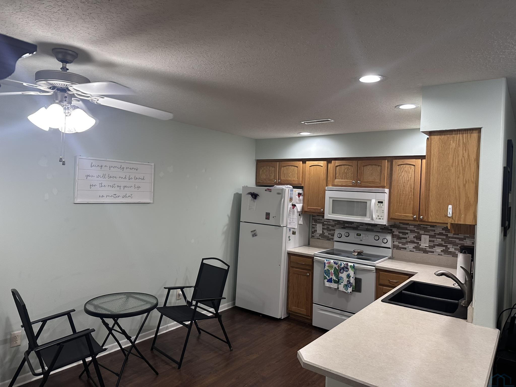 1120 Meadow View Court 1