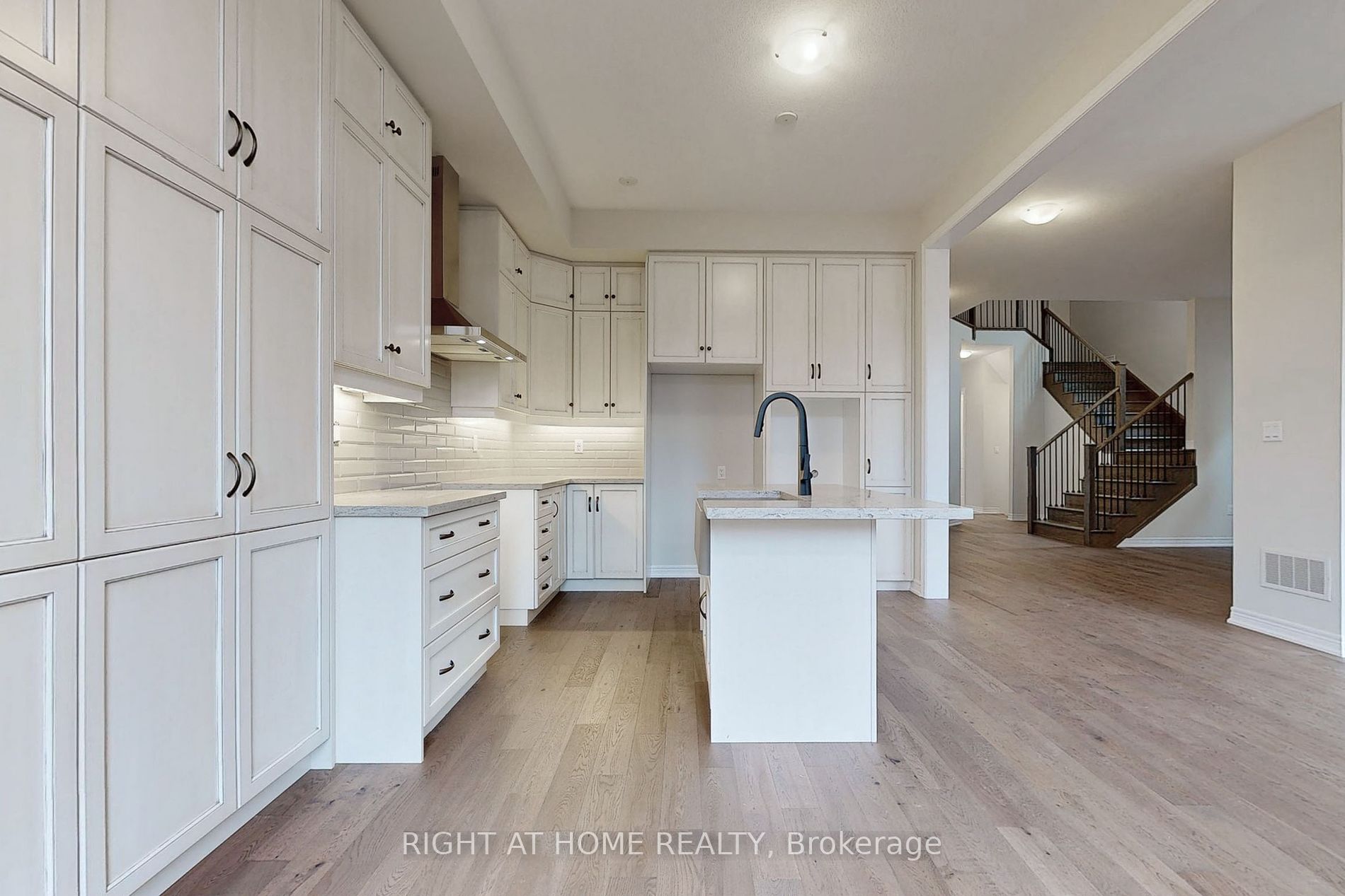 91 Starfire Cres