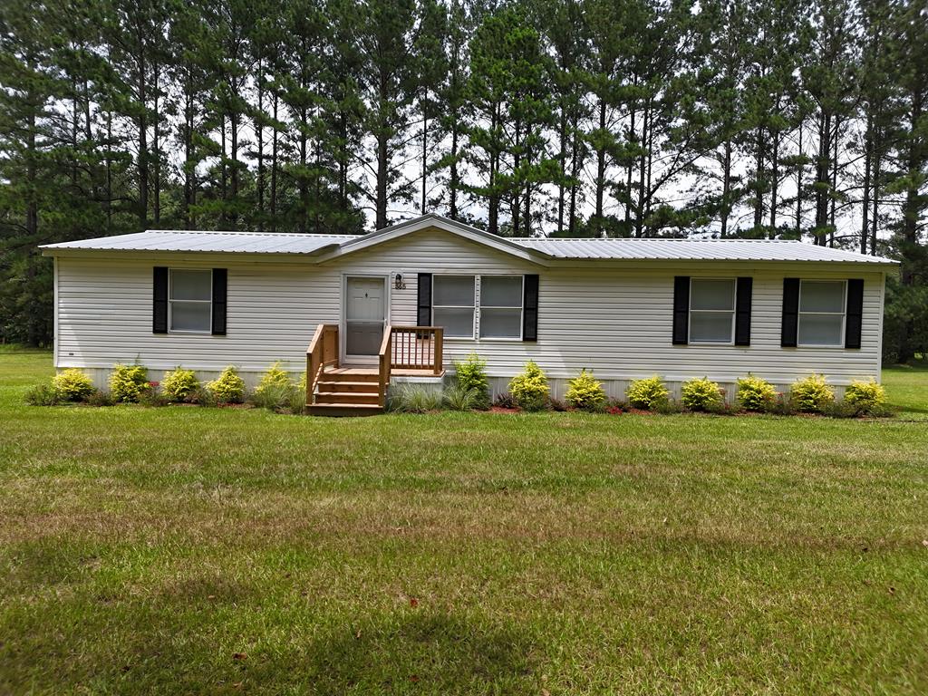Looking for room in the Country? Look no further. The 3br 2 ba home is on 1.83 acres and is move in ready. Just renovated, its an economical place to get plenty of living space as well as land to expand upon.Passed VA inspection and we have an independent appraisal for over asking price. Perfect for the growing family!!!