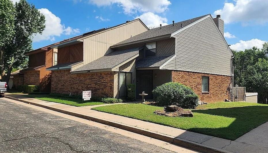 Beautifully remodeled 2-story townhome in the heart of Edmond! This spacious 1,858 sq ft residence offers oversized bedrooms, updated finishes, and sweeping views of Kickingbird Golf Course. Enjoy low-maintenance living with HOA-manicured lawns, access to a private community clubhouse, in-ground swimming pool, and dual-use tennis/basketball courts. Nestled in a pet-friendly neighborhood with quick access to I-35, downtown Edmond, and top-rated schools including Northern Hills Elementary, Sequoyah Middle, and Edmond North High. Features include a flexible downstairs bedroom/office, gas log or wood-burning fireplace, large attic storage, and a private landscaped backyard. A rare blend of comfort, convenience, and location!