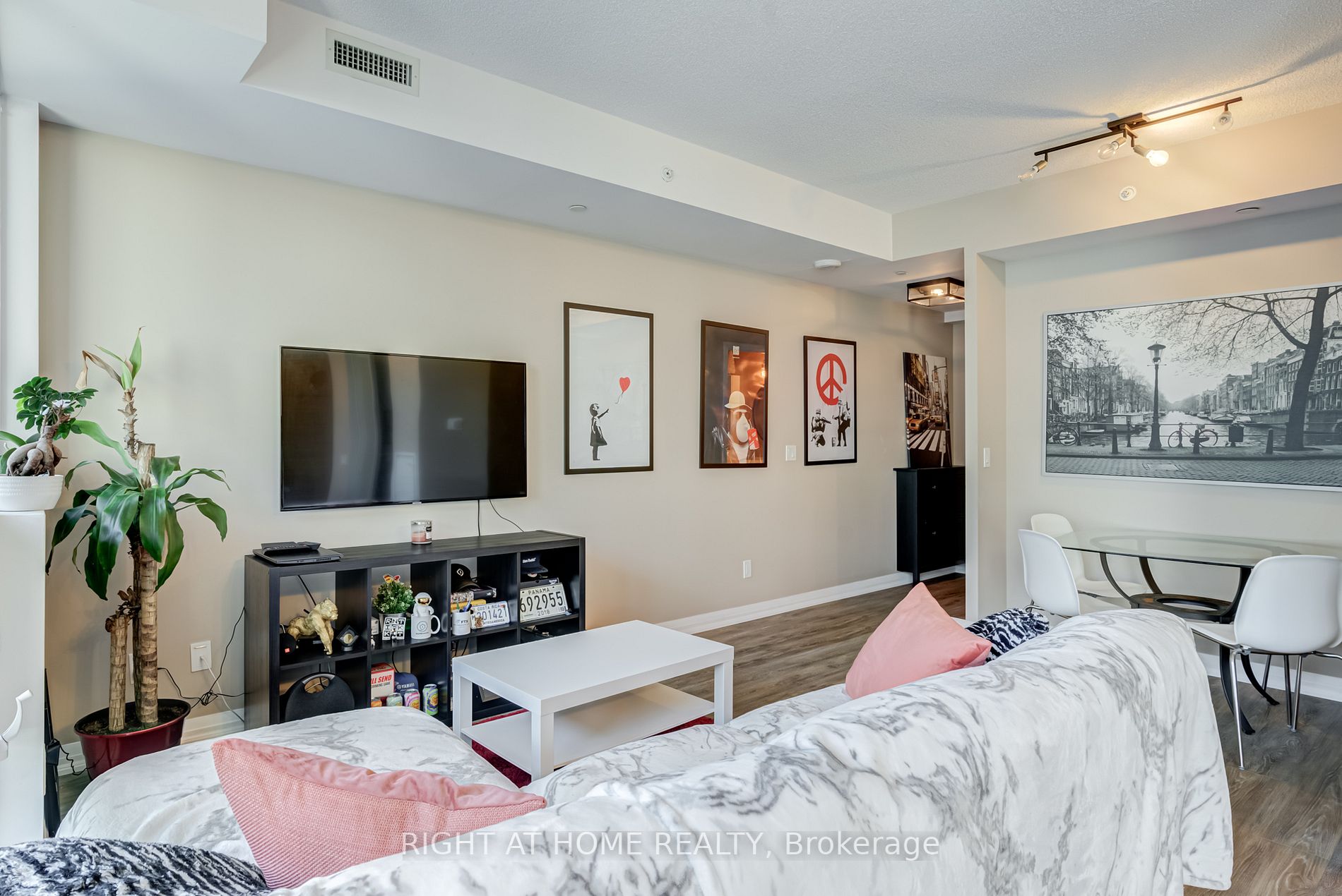 59 Annie Craig Dr 1601