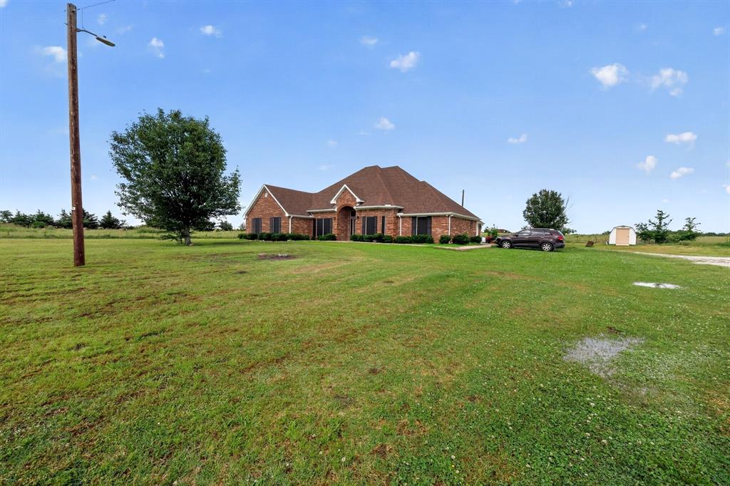 8229 Farm Road 905