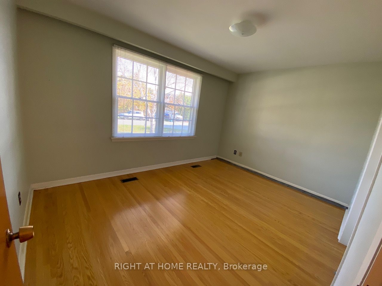 360 Sandlewood Rd