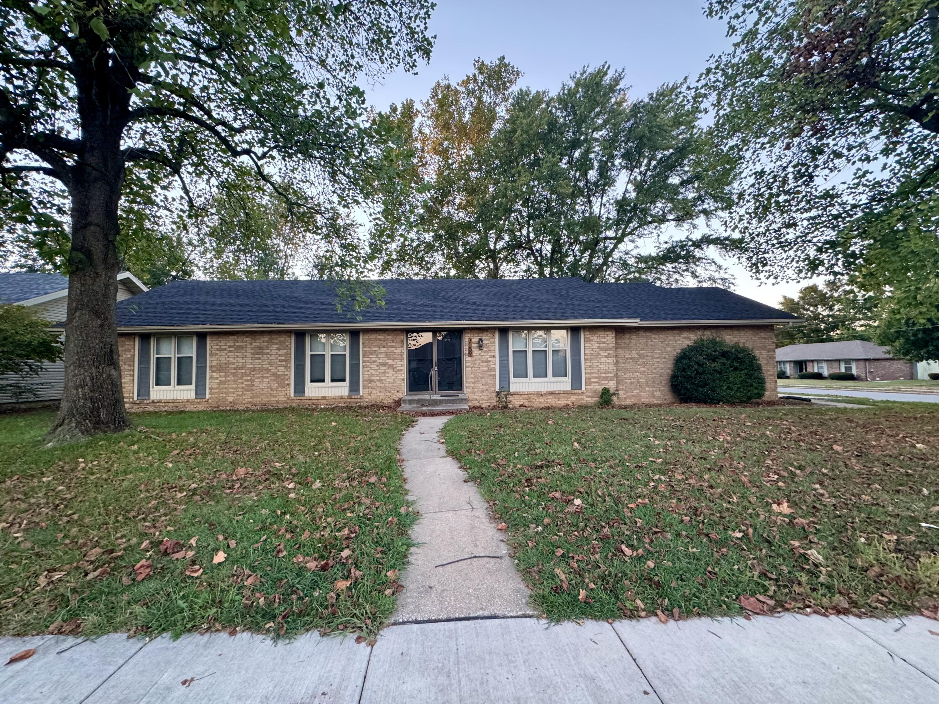 3159 S Roanoke Avenue
