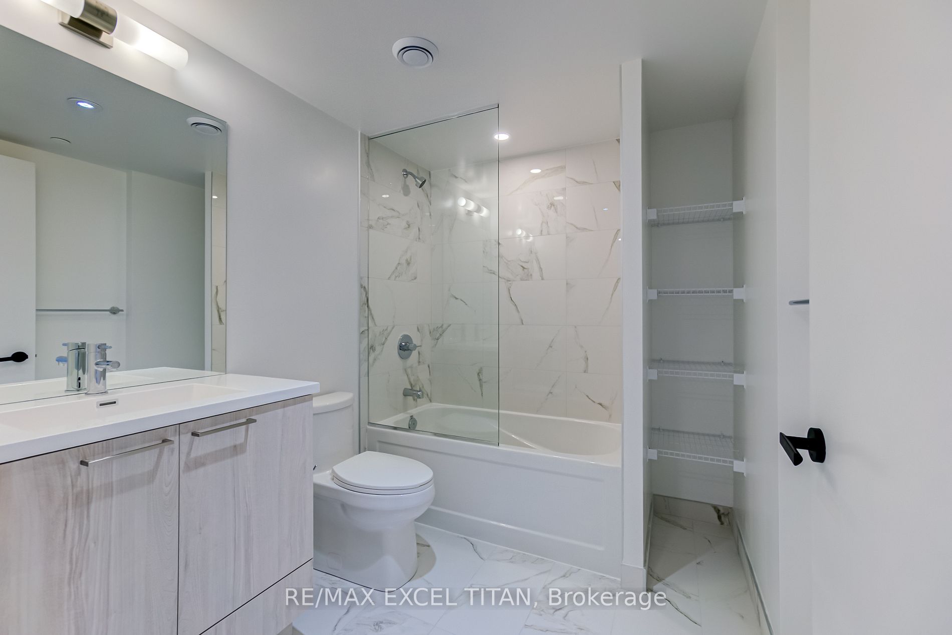 195 Commerce St 2911