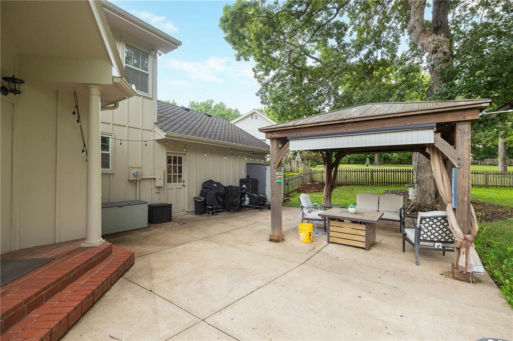 3743 NE Woodland Court