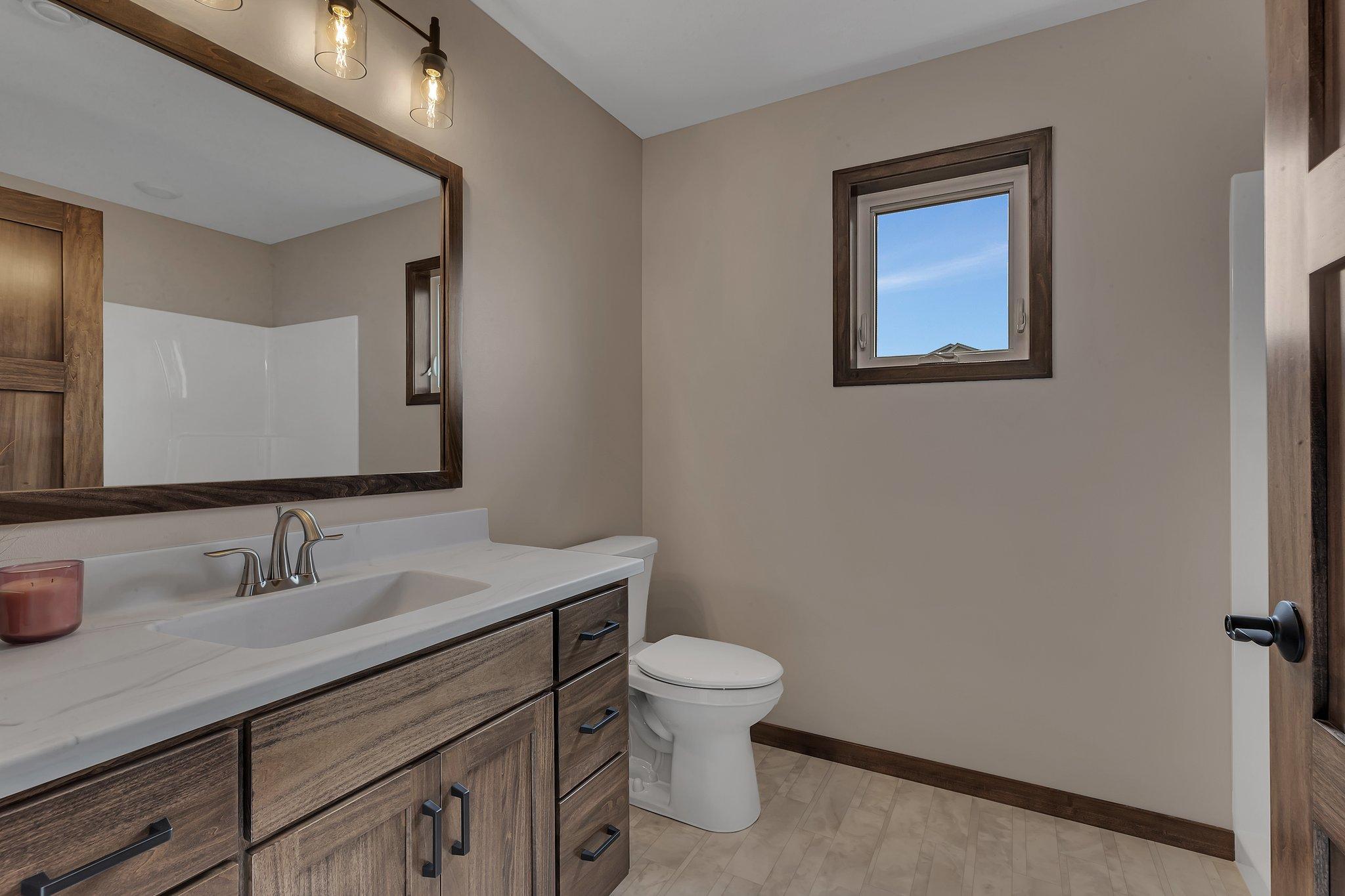 2000 Sandstone Loop N