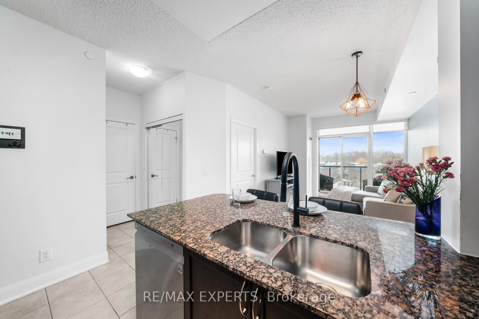 4700 Highway 7 Rd 609