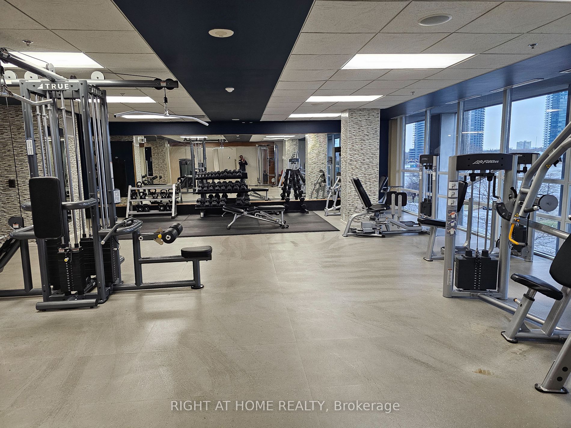 16 E Brookers Lane 1404