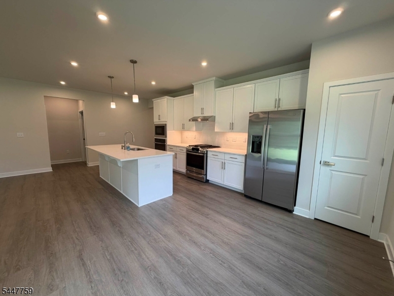 40 Thomas Knoll Blvd — photo 10 of 30