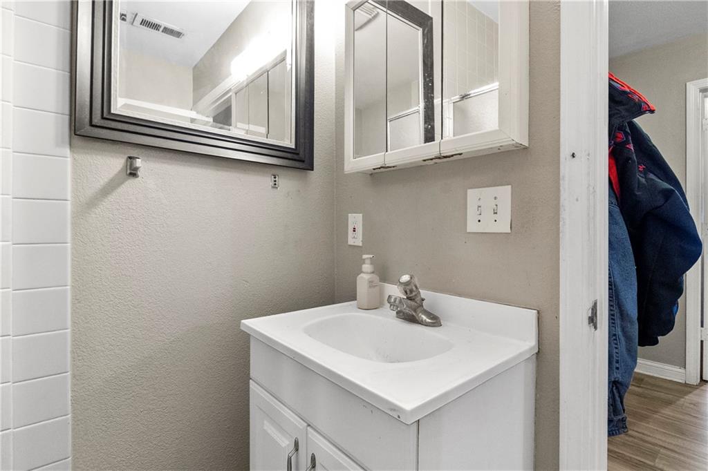 1119-1125 Merriam Lane