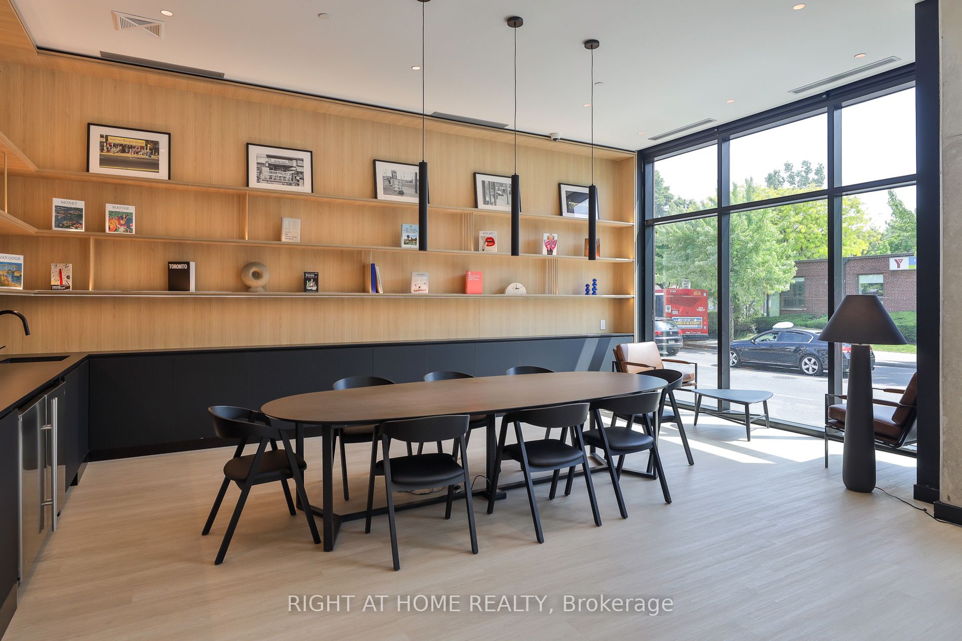 2720 W Dundas St 512