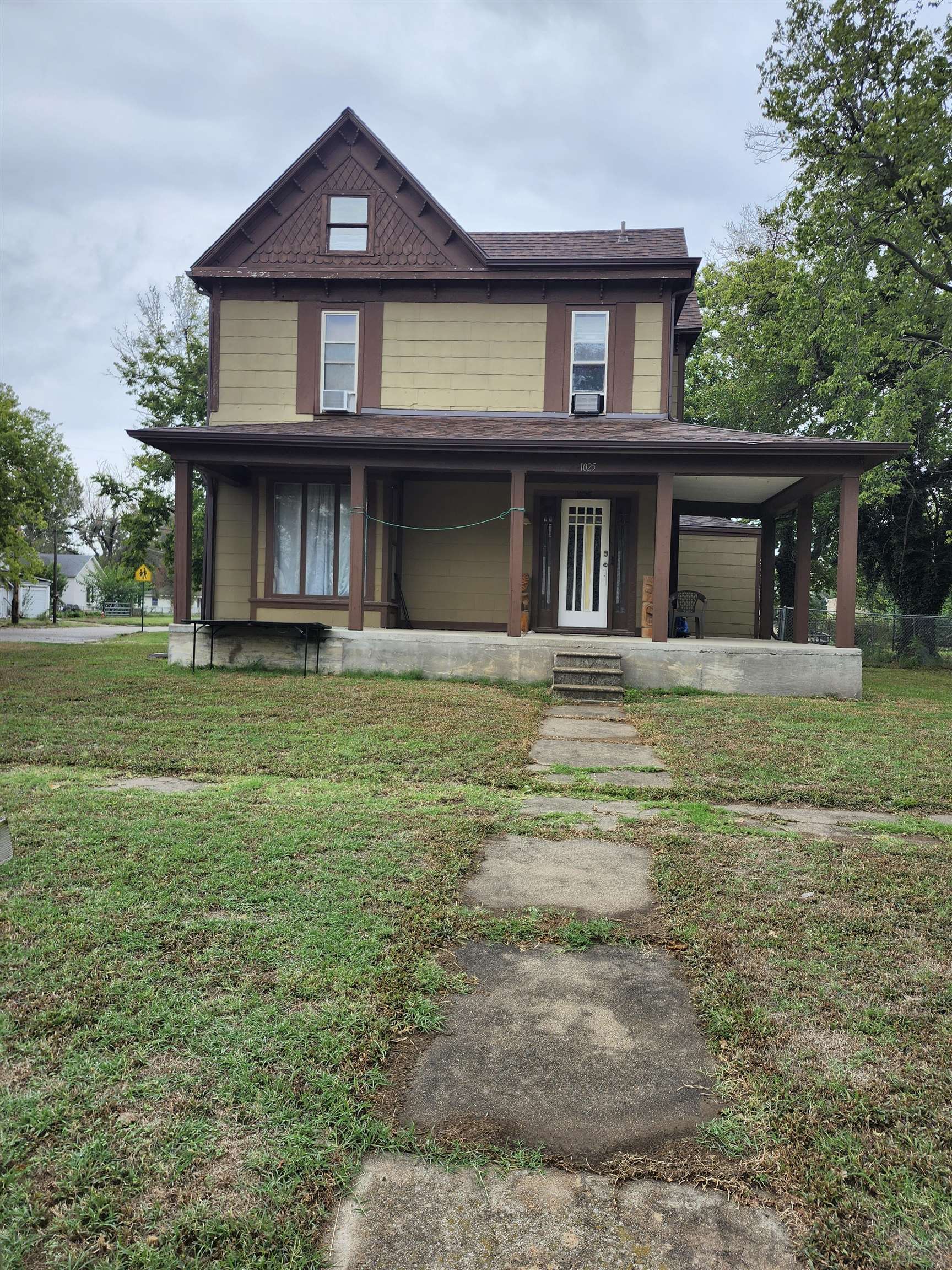 1025 S 2nd