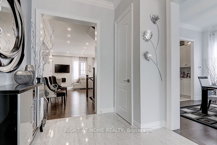 6 Ken Sinclair Cres