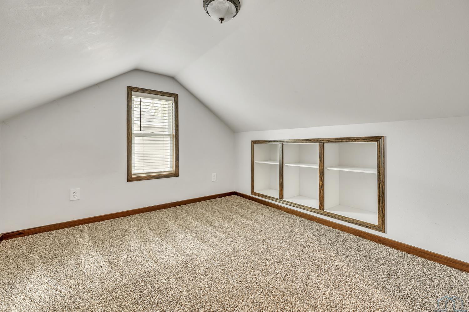 607 Albany Avenue Ne