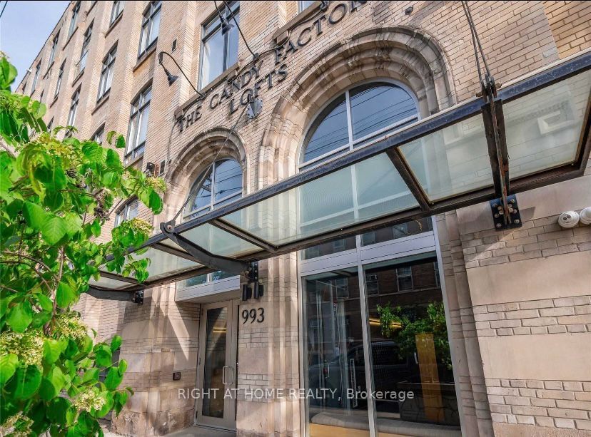 993 W Queen St 413
