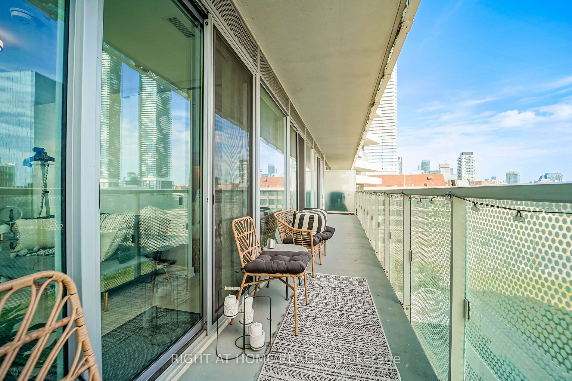 15 E Queens Quay 707