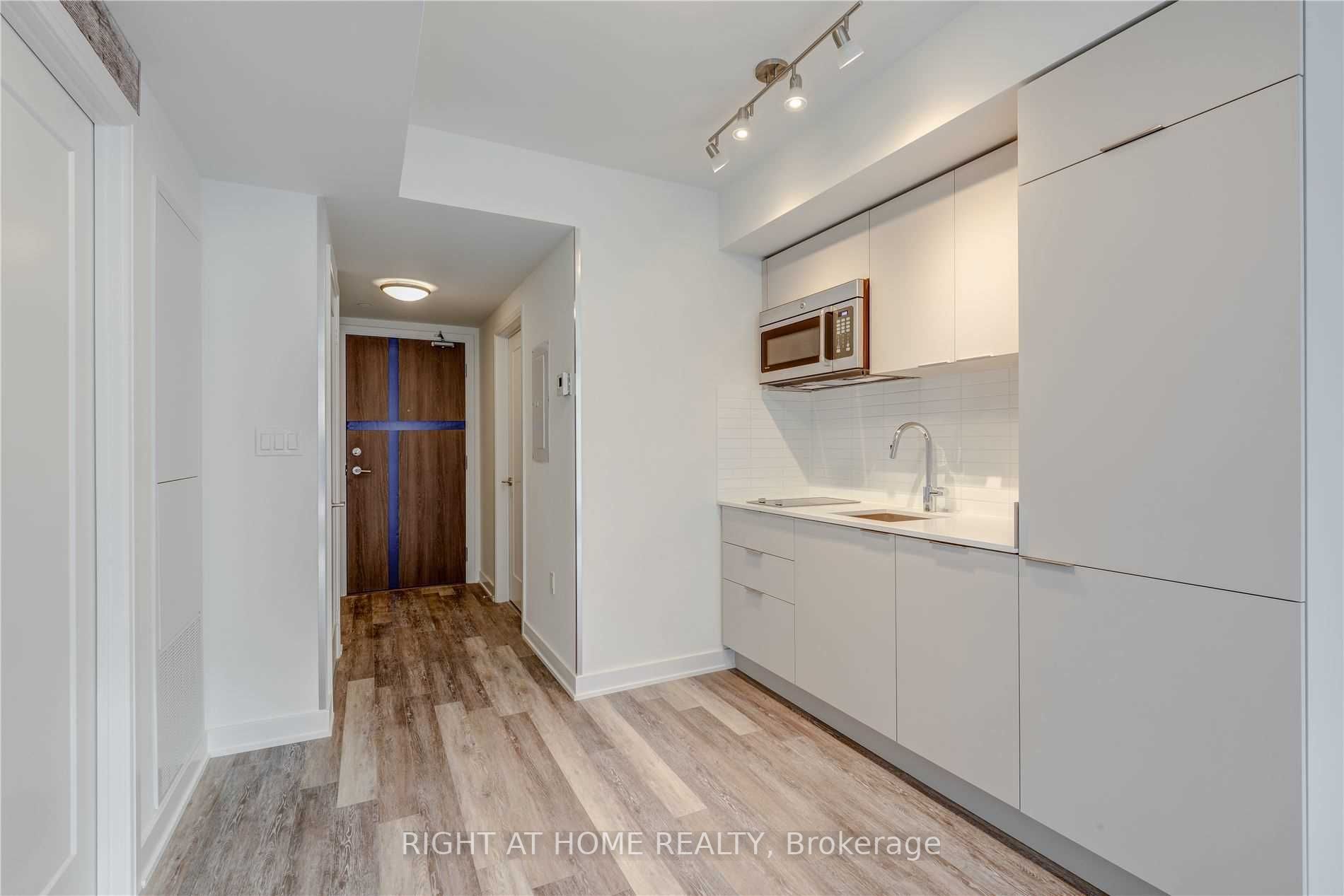 576 W Front St 726
