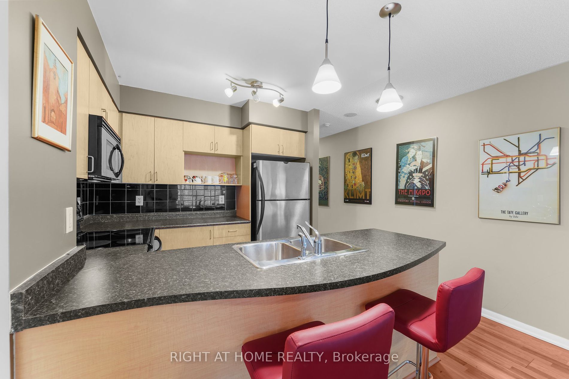 18 Yonge St 2315