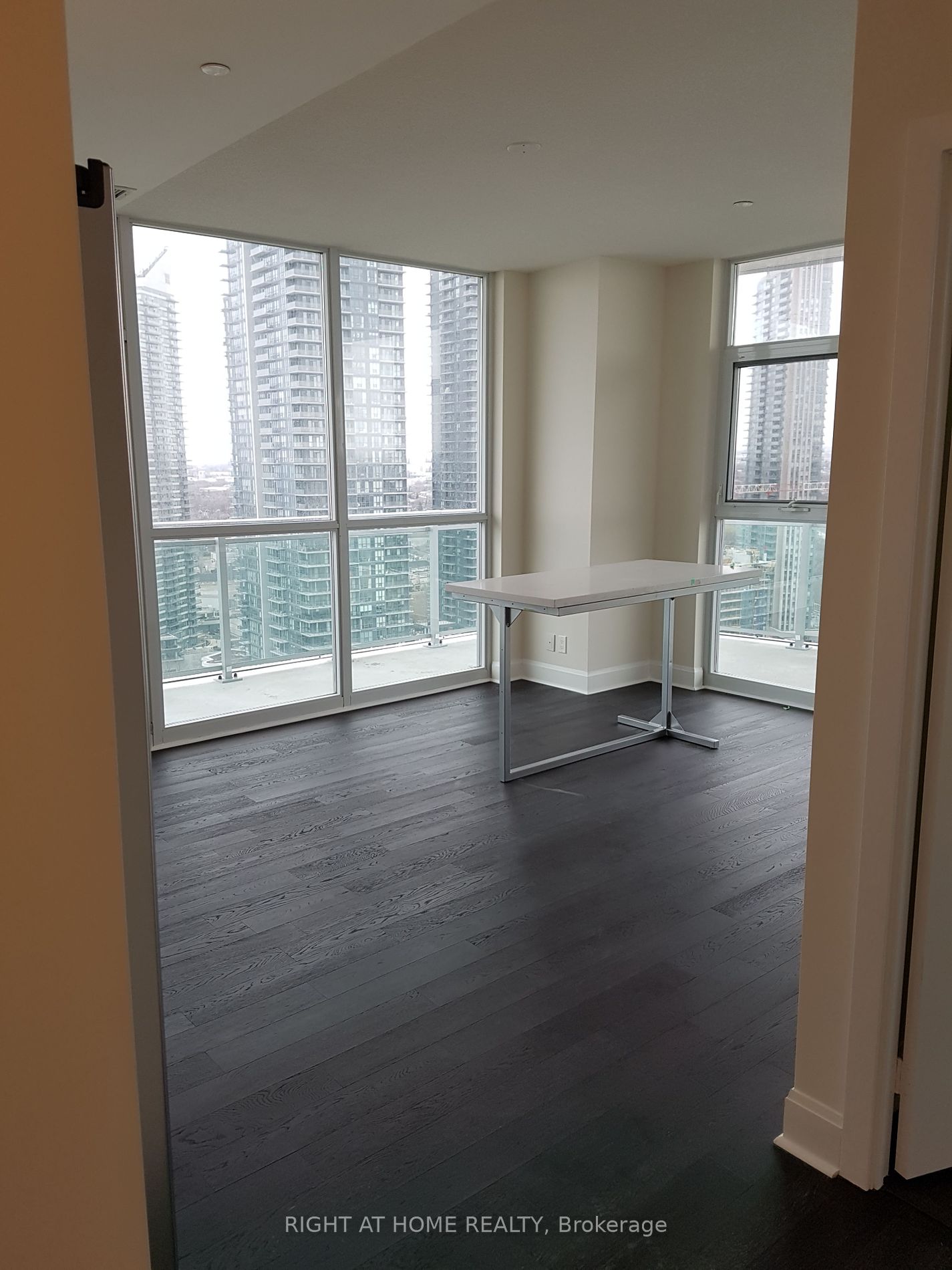 33 Shore Breeze Dr 2503