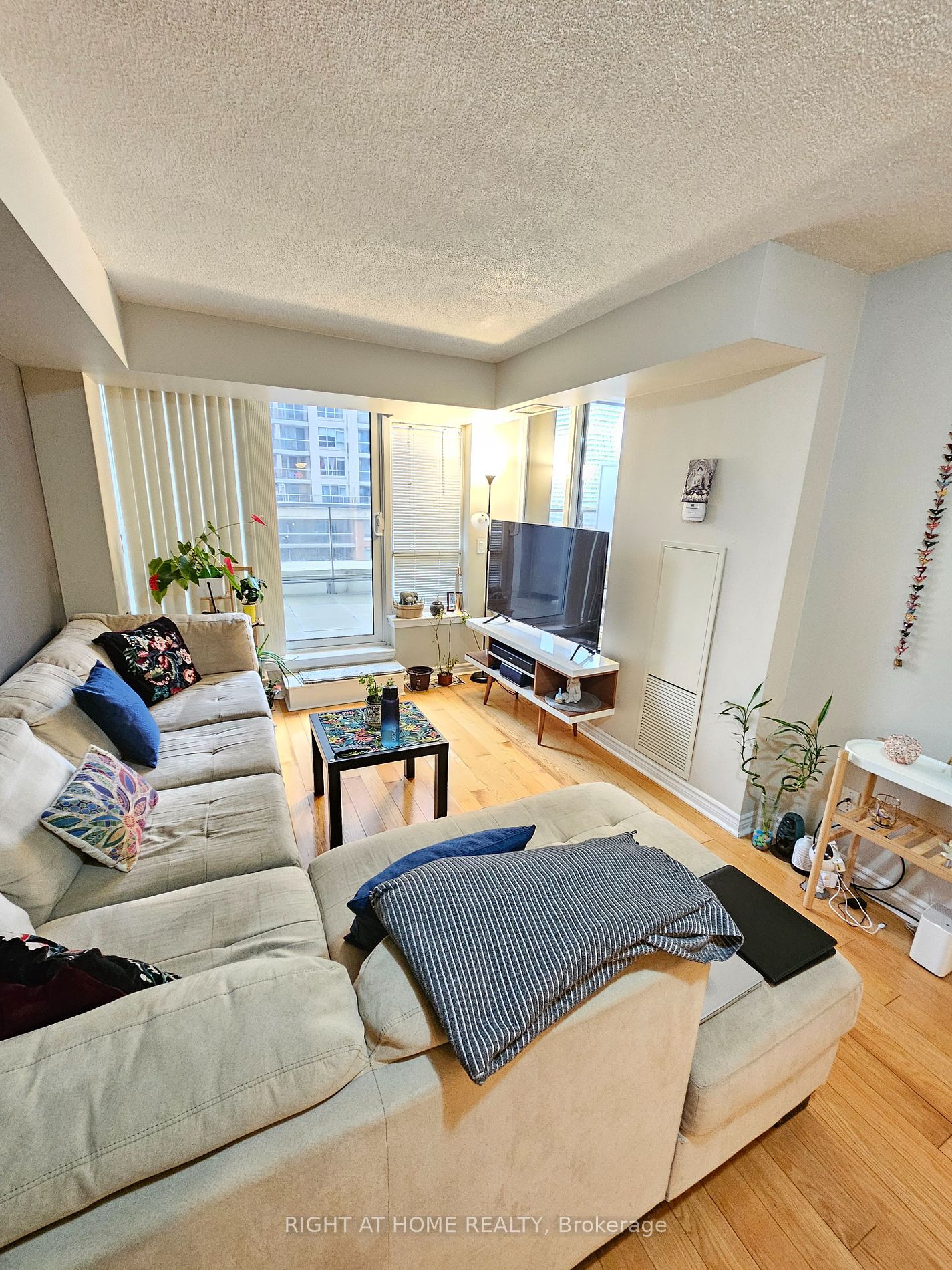 4090 Living Arts Dr 812