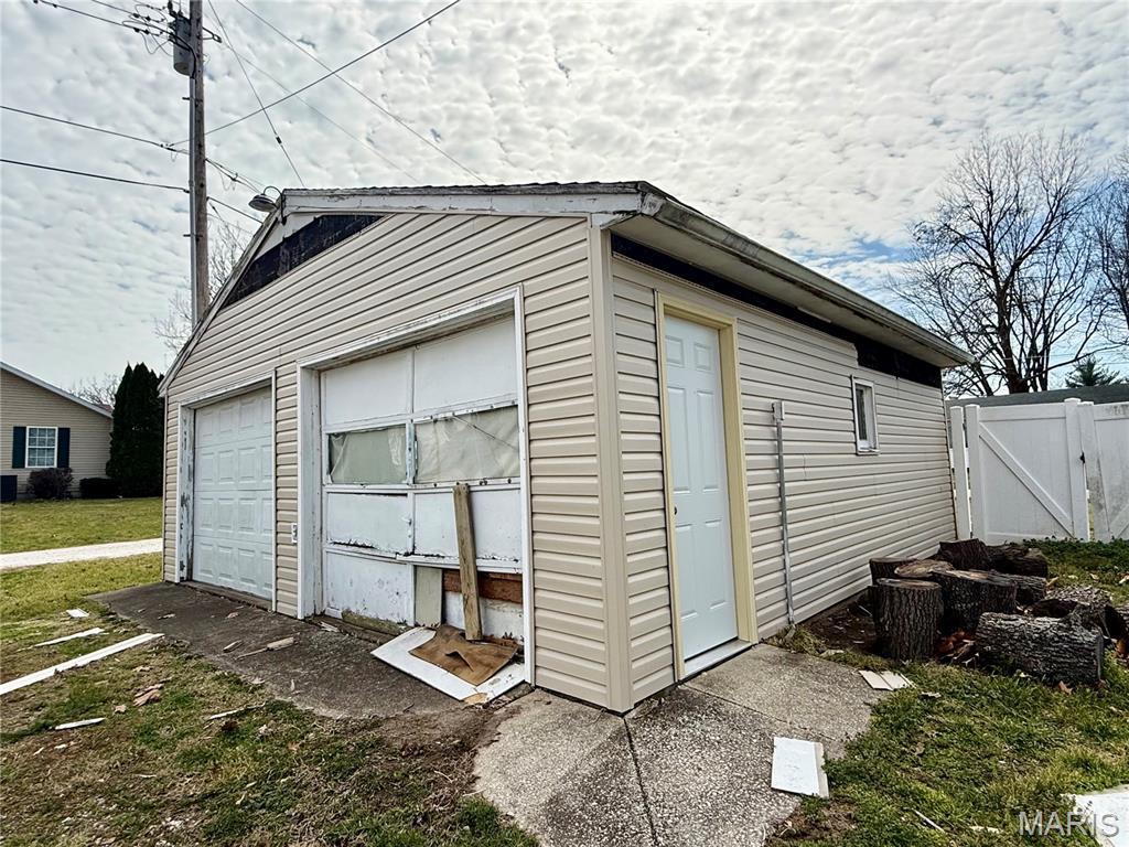 559 W Bell Street