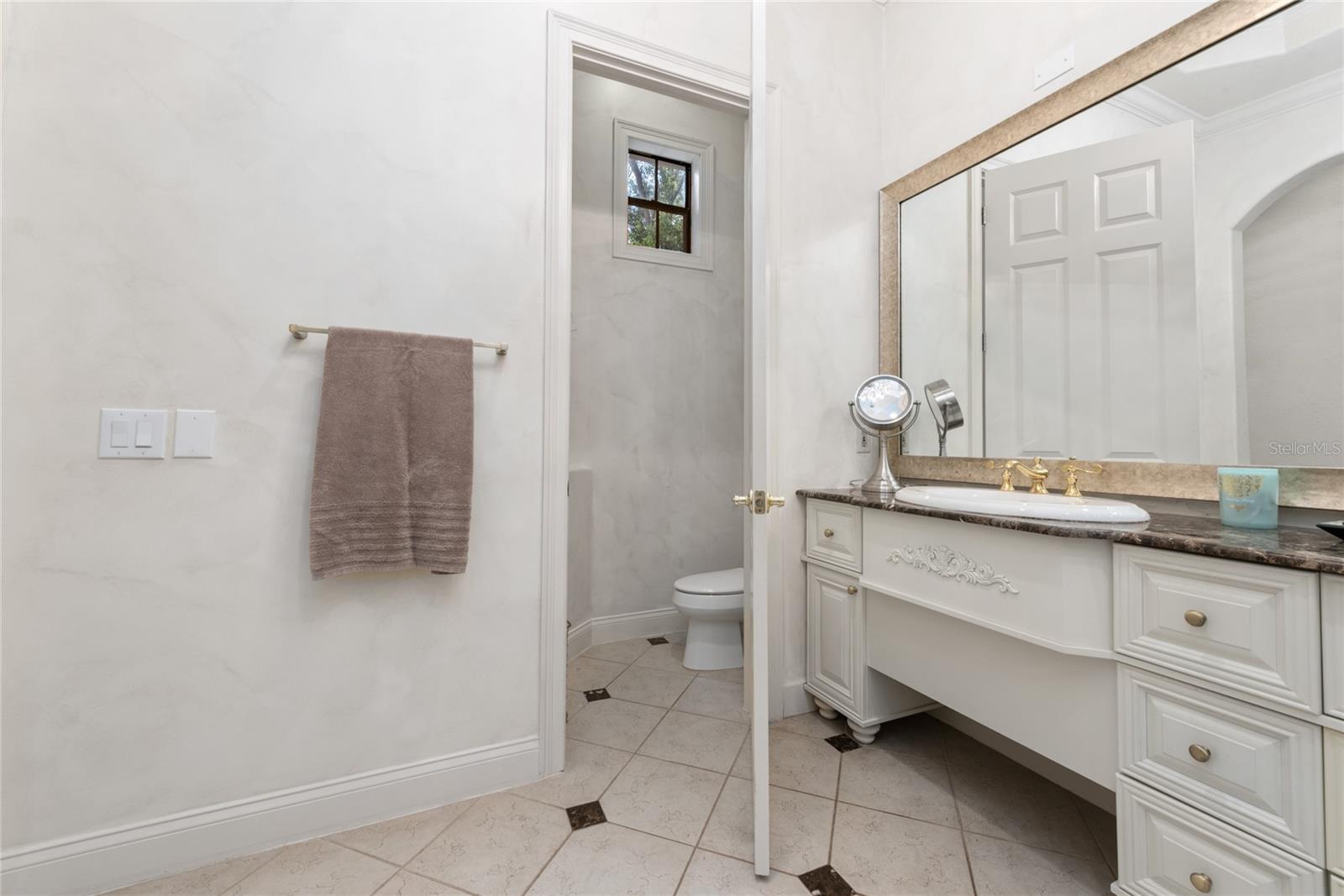 6221 Blakeford Drive