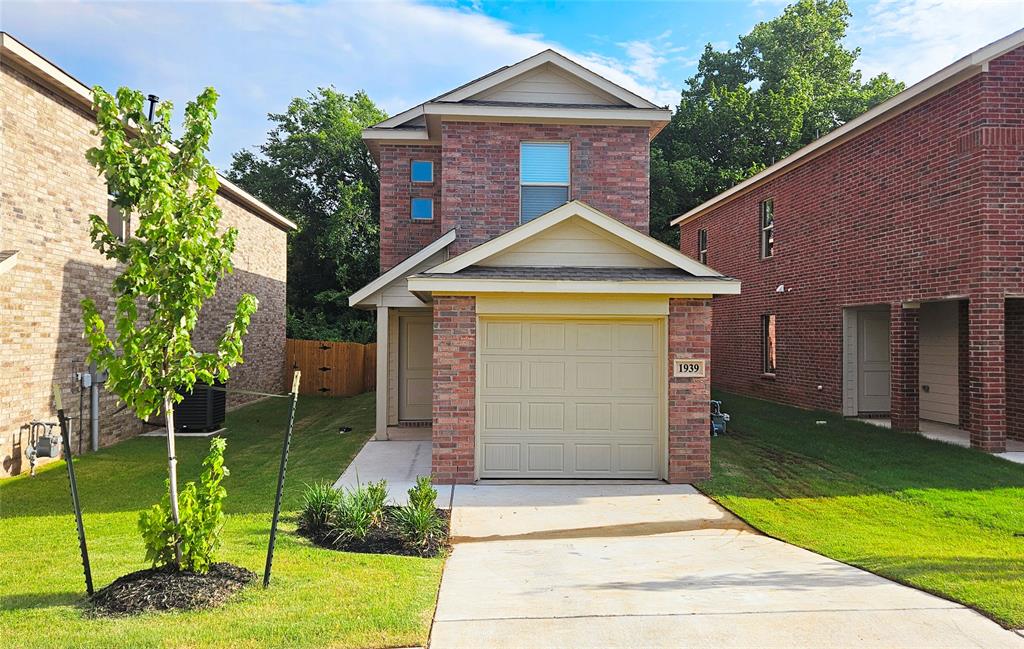 Be the first to live in this brand new, never lived in 3-bedroom, 2.5-bath home for lease in The Villages in Norman. This two-story floor plan offers a spacious open-concept living, dining, and kitchen area—ideal for both everyday living and entertaining. The kitchen features all appliances included, granite countertops, and easy-care LVP flooring.
A convenient half bath is located downstairs near the front entry, perfect for guests. Upstairs, you'll find the washer and dryer in a vented laundry closet, along with all three bedrooms. The primary suite includes a tiled shower and a walk-in closet, while the secondary bathrooms also feature tiled showers. Other highlights include LED lighting, a programmable thermostat, sprinkler system, and a fully fenced backyard. Located on the OU transportation loop with easy access to highways, shopping, restaurants, and parks—this home offers modern living in a great Norman location. Call today to schedule your private showing—this one won't last long!