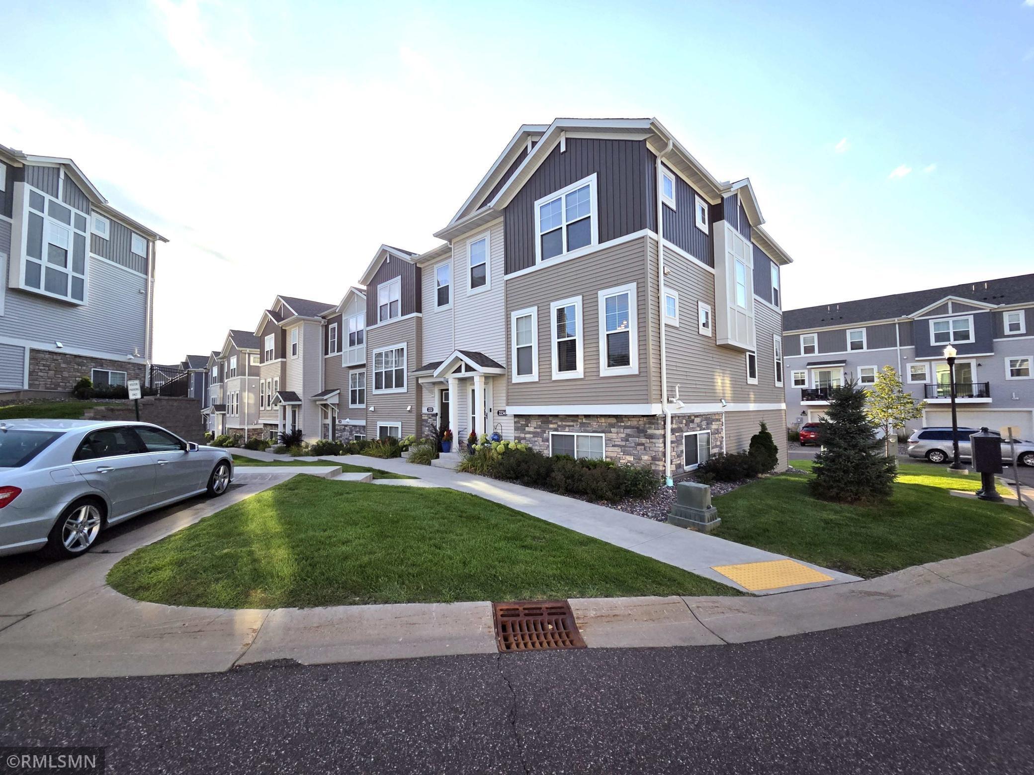 2234 Gateway Curve