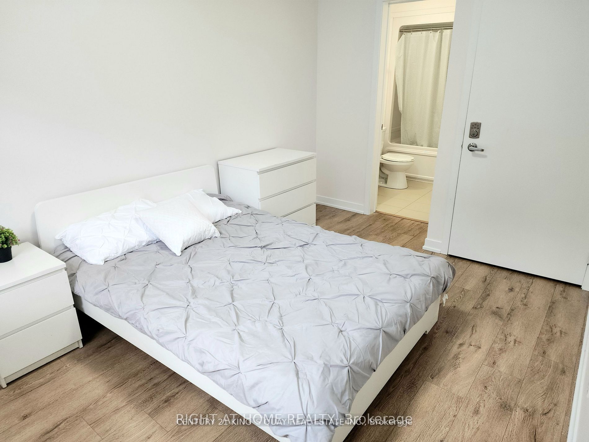 1740 N Simcoe St 42