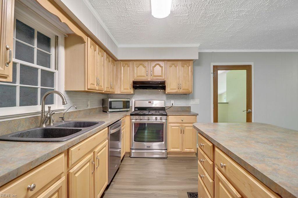 212 Pinewood Drive