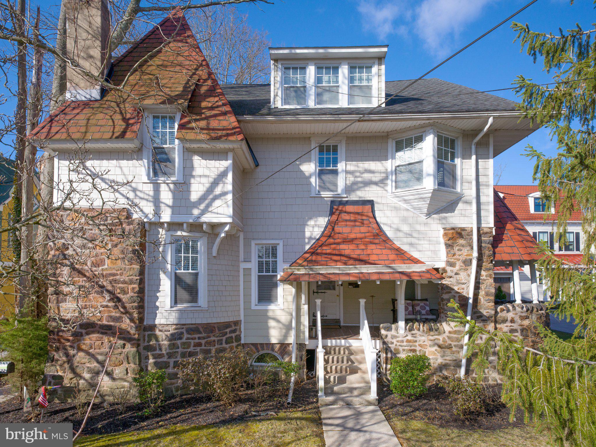 216 Bloomingdale Ave  
