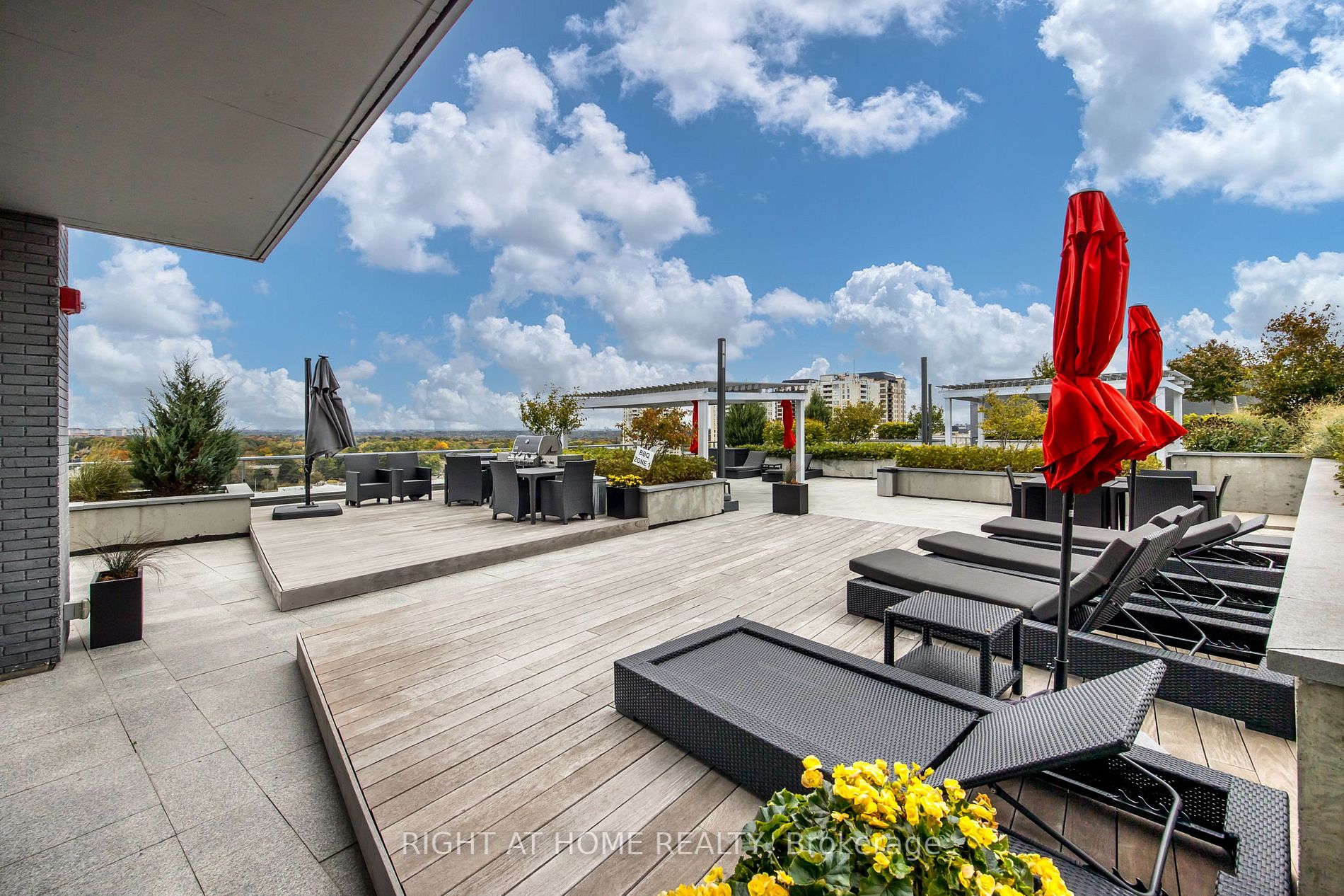 7 Kenaston Gdns 901
