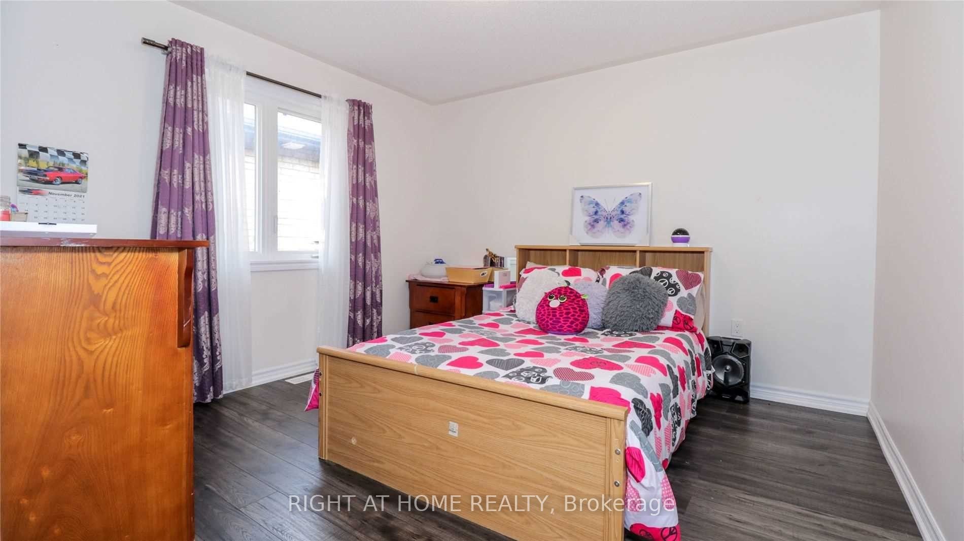76 Hopkins Cres