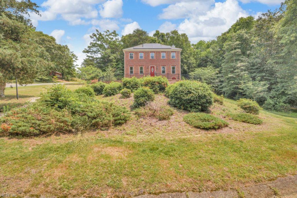 105 Londonderry Lane