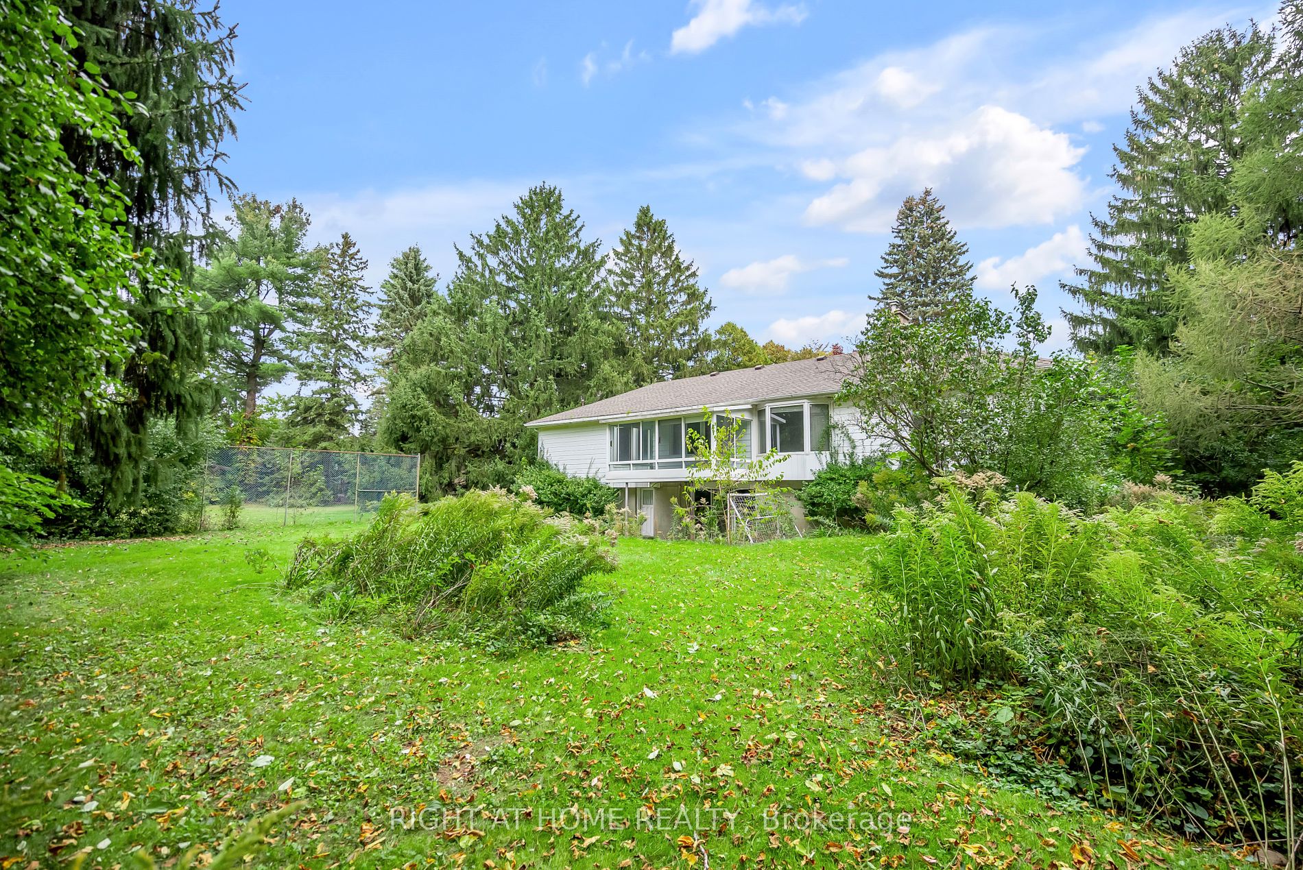 49 Thornwood Dr