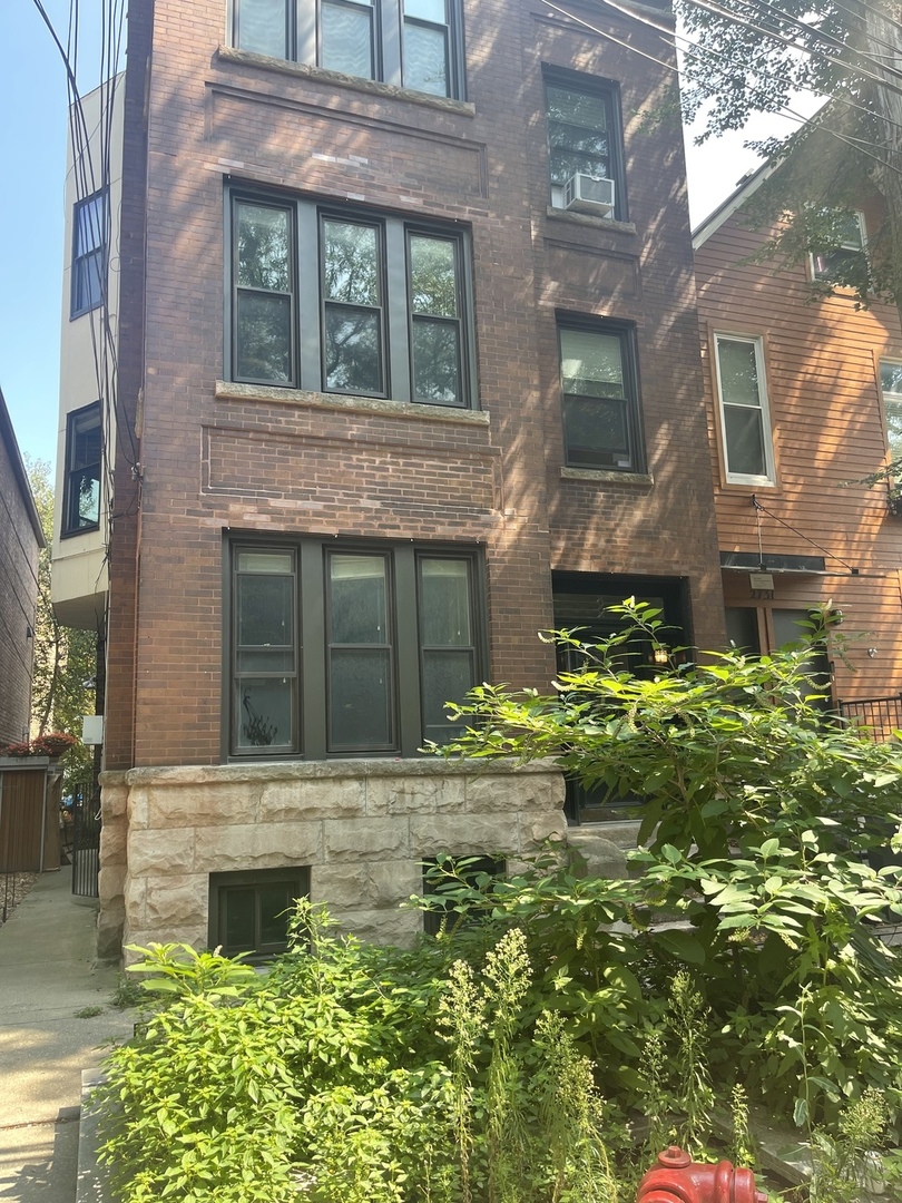 Unbeatable Lincoln Park location for this charming 3 bed/1 bath with upgrades galore. Enjoy hardwood floors, updated kitchen, outdoor patio and free laundry in basement.  Property is easy to show.